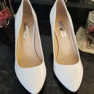 INC white pumps
